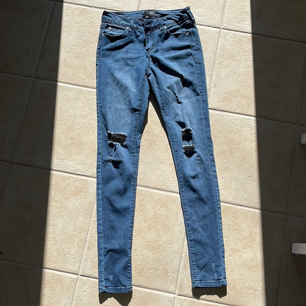Celebrity Pink skinny distressed jeans